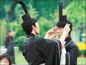 “冠笄”是什么意思?“笄”字怎么读?