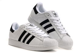 三叶草和阿迪达斯有什么区别