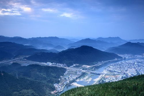 游钟山王安石翻译