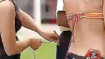 慢慢扒美女的衣服第3步怎么弄