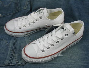 白色帆布鞋该怎么搭配