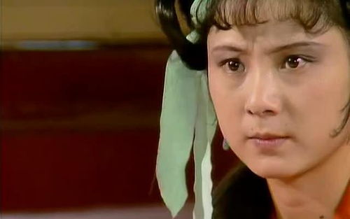 贾宝玉请平儿吃烤鹿肉,吃完却丢了一只虾须镯,凤姐是如何机智救场的