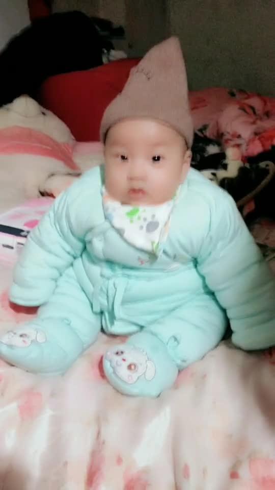三个月宝宝特征表现