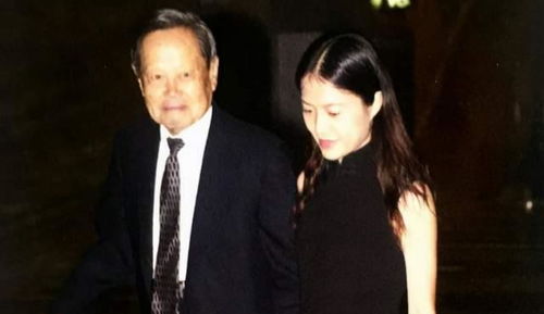翁帆不顾偏见,与杨振宁结婚,为何她的父亲很支持?