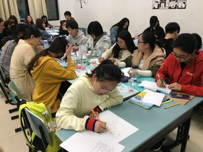 担任学习委员用英语怎么说?