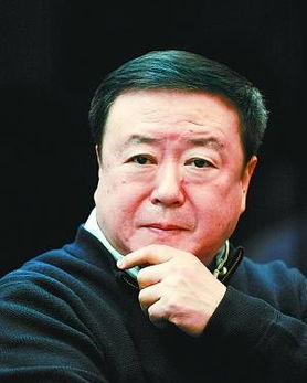 著名导演尤小刚:33岁娶田歌,二婚邬倩倩,如今现女友比他小30岁