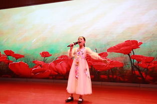 留连戏蝶时时舞出自哪首诗