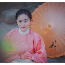 绿艳闲且静红衣浅复深作者