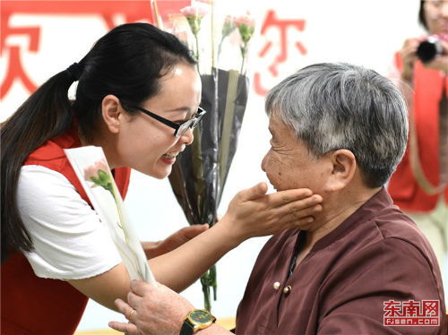 感恩母亲的话10个字，感恩母亲的话10个字怎么写