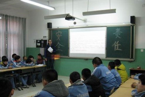 学校安全教育主题班会
