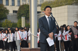 教师不敬业,学生不学习,教学校长在国旗下怎么讲话