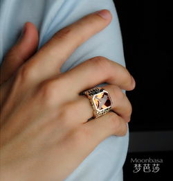 男生戒指戴在哪只手上?