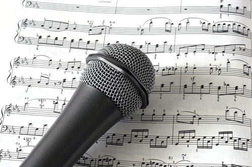 男生唱的低音好听歌曲，男生唱的低音好听歌曲有哪些