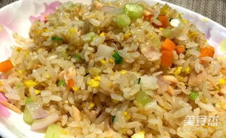 gaga三文鱼泡菜波蛋炒饭热量