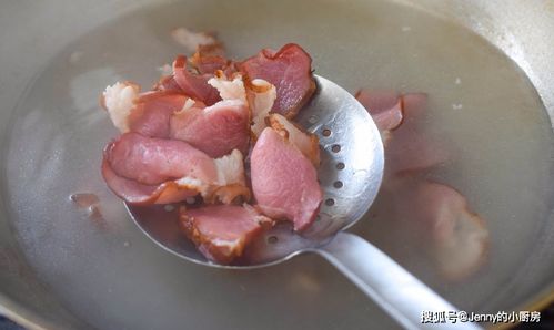 腊肉炒前先煮多久，正宗腊肉先蒸还是水煮