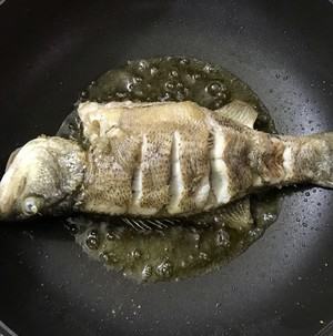 鲈鱼怎么烧好吃，鲈鱼怎么烧好吃家常做法
