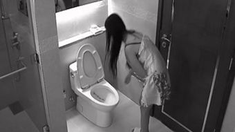 女生怎样撒尿??(详细写)