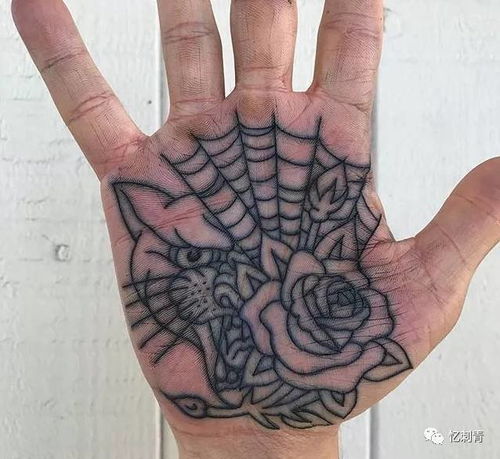 女生手背大拇指间纹身什么意思