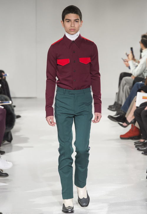 墨绿色裤子配什么颜色的上衣好看啊?