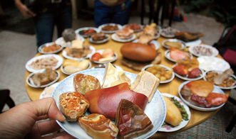 赞美石头宴的诗词七律