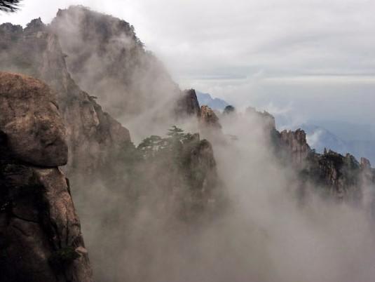 五岳归来不看山下一句是什么?