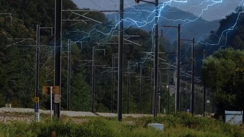 打雷下雨声60分钟，打雷下雨声60分钟音频