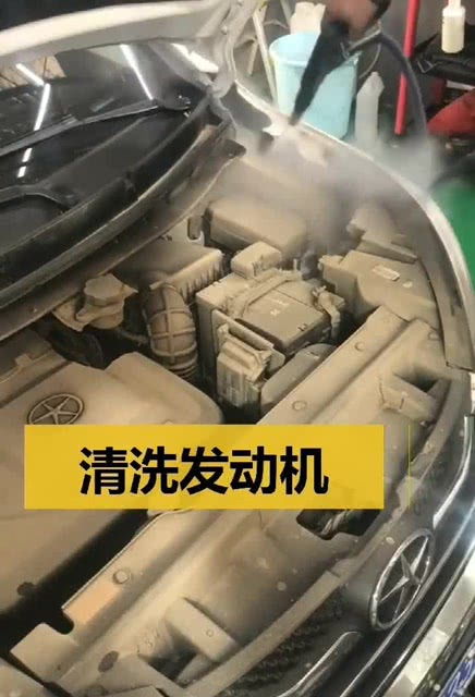 汽车发动机舱可以用水冲洗吗?