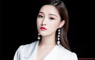 兄弟想你了戴墨镜的女生翻唱是谁