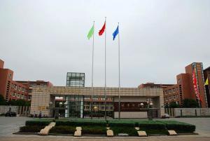 龙赛中学和骆驼中学哪个好