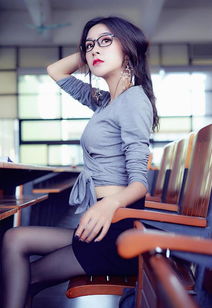 《爱的教育》中的 我的女老师~急用!!!