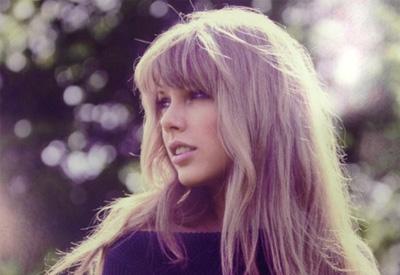 求泰勒斯威夫特《You Belong With Me》的英文和汉译歌词