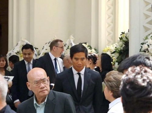 特斯拉CEO马斯克承认“家里有翡翠矿”,家庭对他究竟有什么影响?_百度