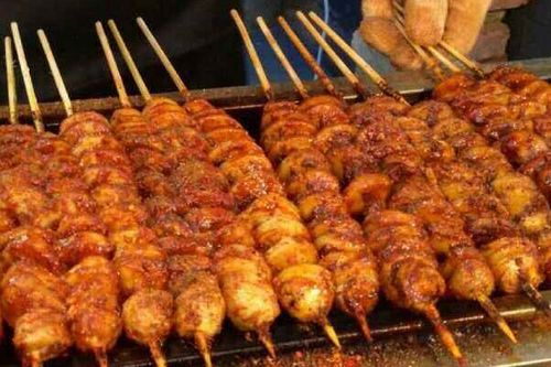 下学期学校有个义卖活动,卖什么东西会比较吸引人?手工制作呢,做什么