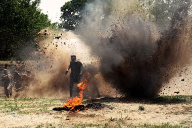 炮火连天是什么修辞