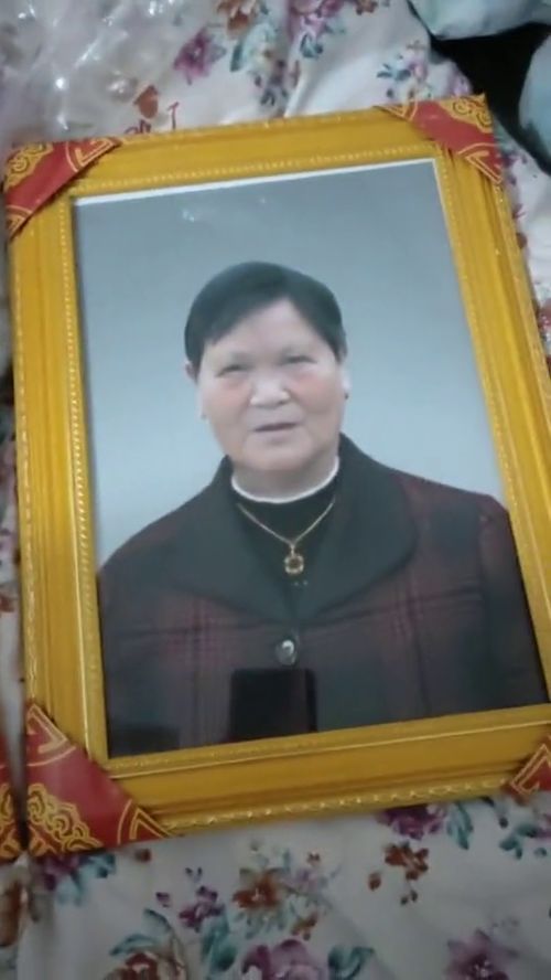 领结婚证为什么要3张照片 什么证件照不合格