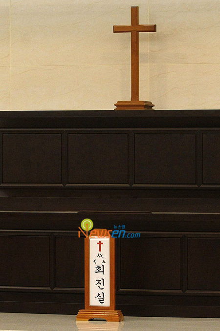 灵位牌书写格式，灵位和遗像的摆放位置