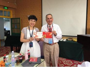 朱海华核雕简历，朱海华核雕落款图