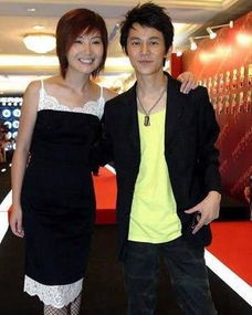 何炅妻子王菁结婚照曝光,透露何炅艰苦的名望和暗恋史