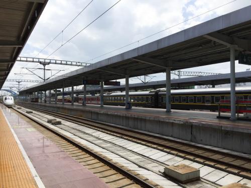 动车D2272这趟车座位上有充电接口吗?