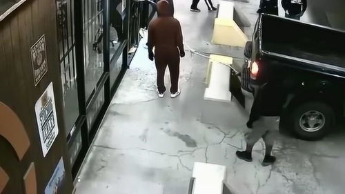 一拥而入的意思