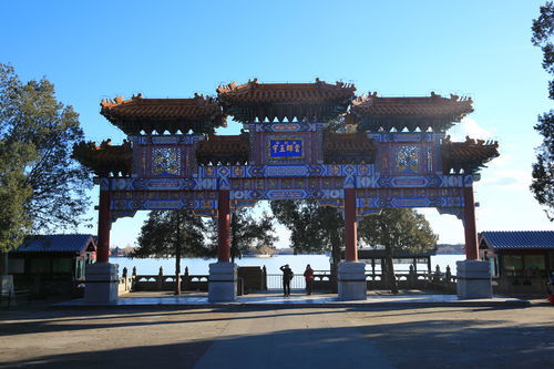 欢迎荣归故里的意思，荣归故里意思相近的词