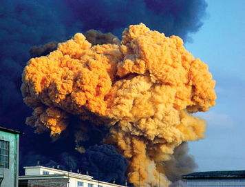 2005年11月13日13时30分,吉林石化公司双苯厂发生爆炸事故,含有苯、苯胺