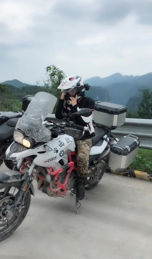 摩的摩的过来 四川话，摩的摩的歌词