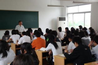 横挑鼻子竖挑眼的成语是什么意思，横挑鼻子竖挑眼的成语怎么说