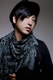 尊华的人物简介