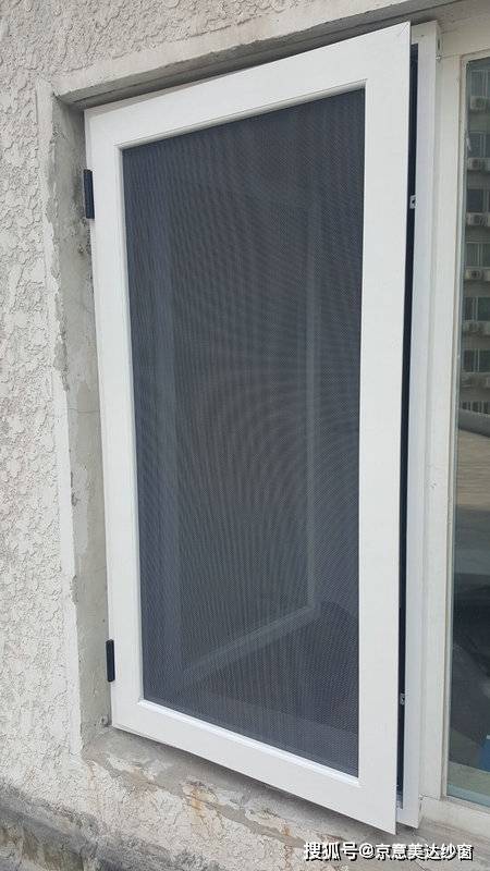 纱窗外 琉球，纱窗外斜风细雨一阵轻寒