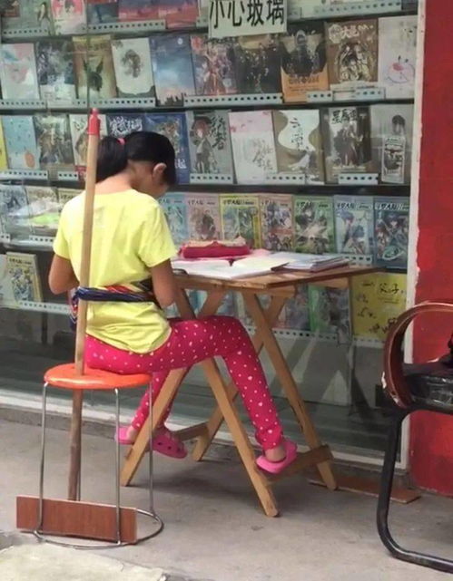 如何紧紧捆绑自己的双手在背后