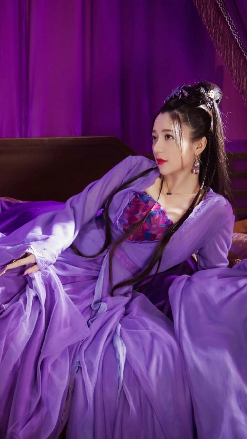 不愿别的男人见识你的妩媚意思，少年见青春万物皆妩媚意思