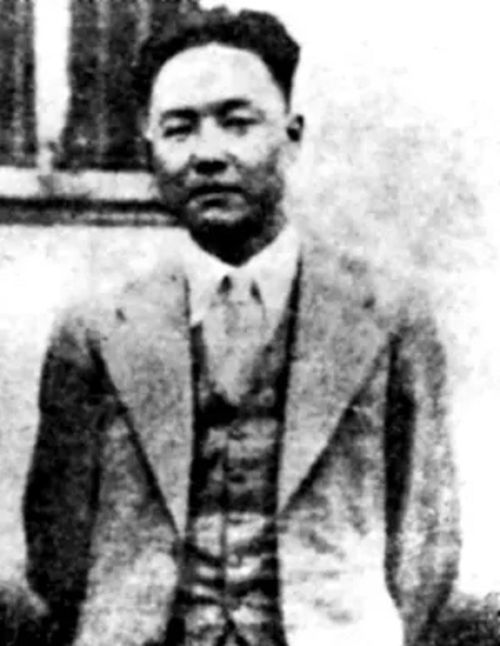 电视剧中汉奸李卓群是谁