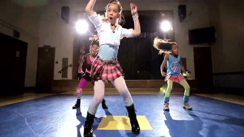 ponytail英文歌曲原唱，ponytail怎么读的